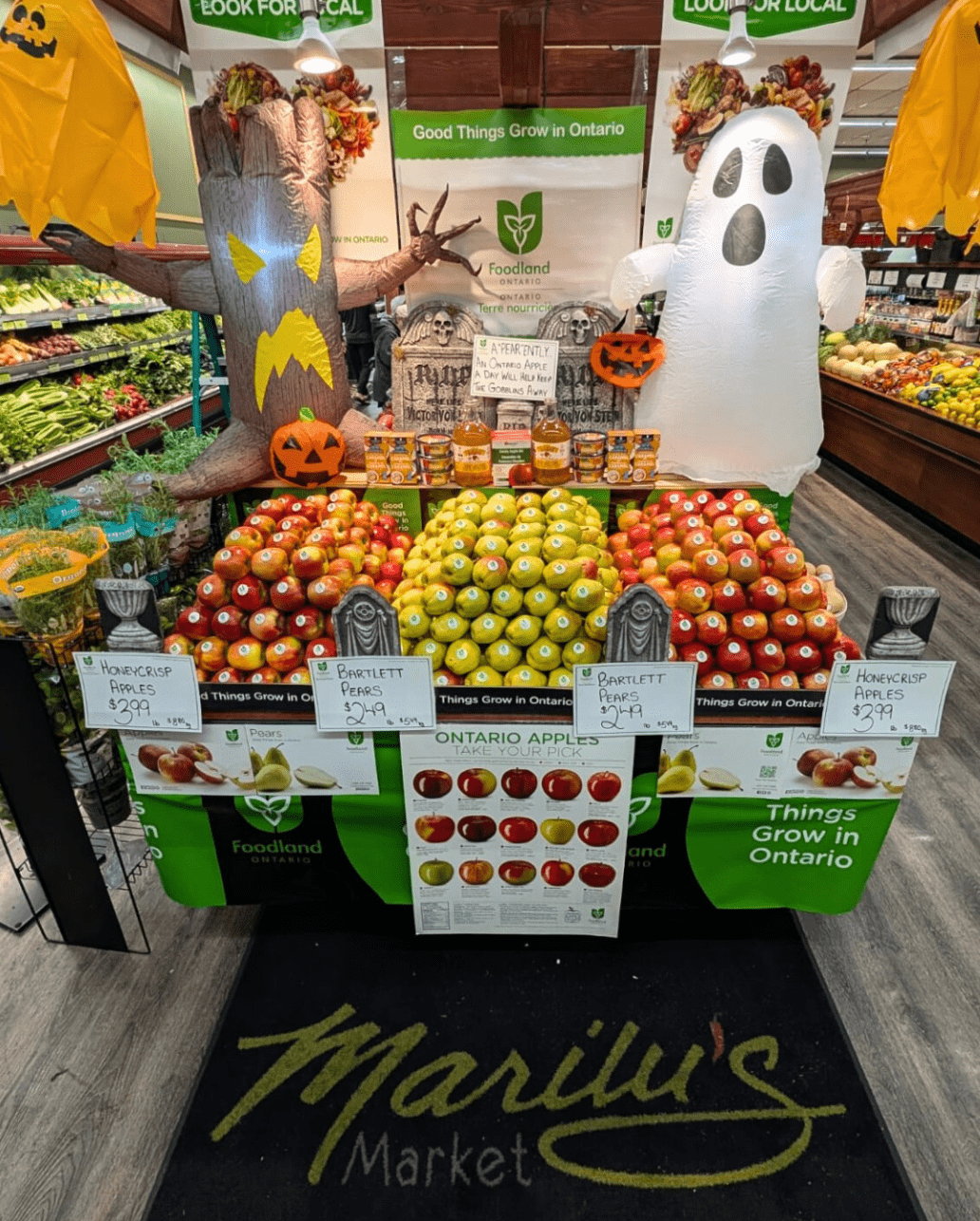 👻🍎 A “pear”-fectly spooky setup to celebrate the season!